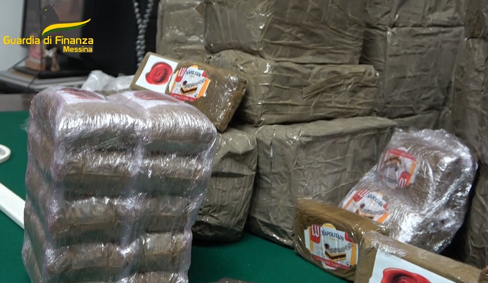 VIDEO | In transito sullo Stretto con maxi carico di hashish: arrestato corriere