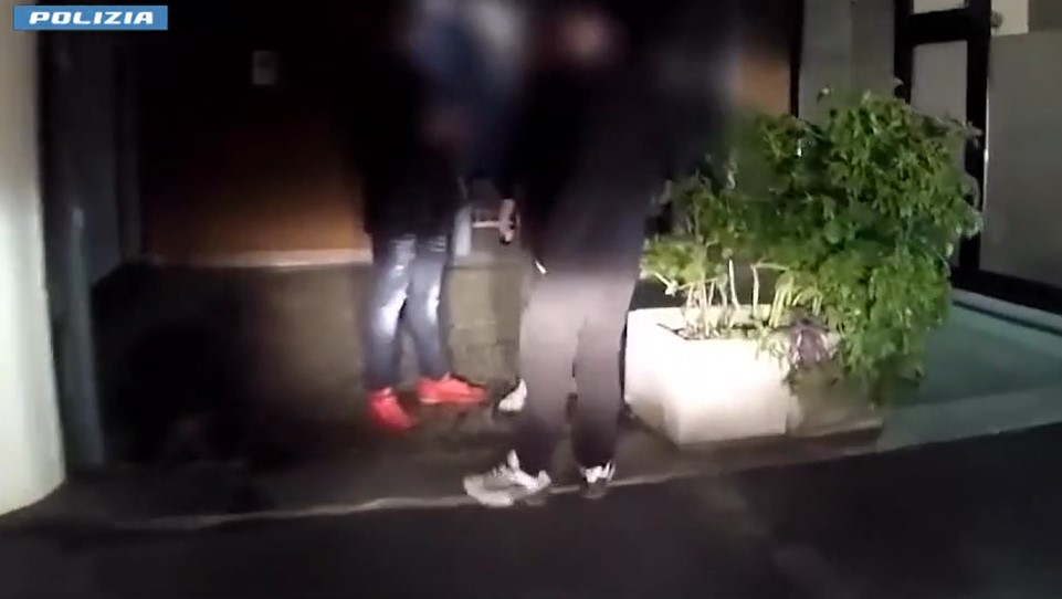 VIDEO | Spaccio di droga anche in “Smart Working”, scatta blitz all’alba: 11 arresti a Gela