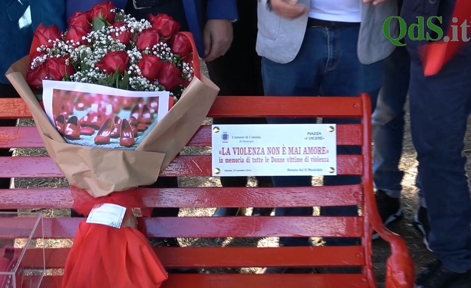 VIDEO | “Contro la violenza, non solo il 25 novembre”, nuova panchina rossa a Catania