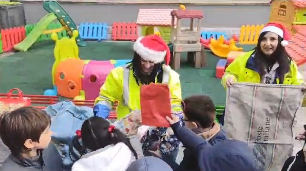 Letterine e giochi in dono per Natale, Poste Italiane supporta “Ri-giochiamo”