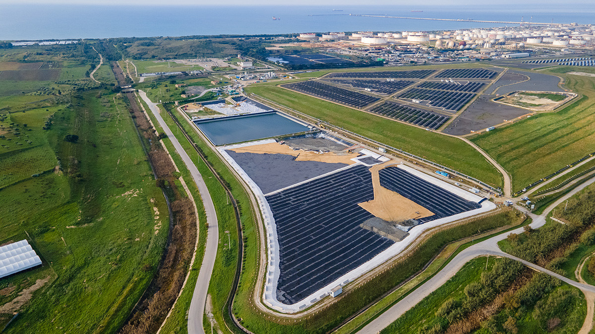 A Gela avanzano le bonifiche e la demolizione dell’ex raffineria