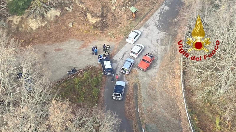 Si smarriscono in bosco nel Messinese, ritrovati due giovani: le loro condizioni