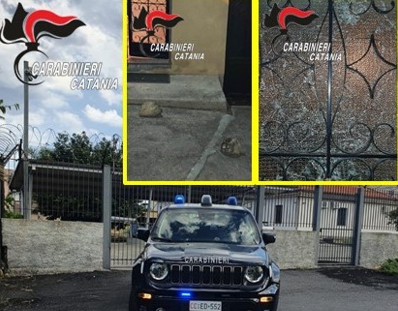 Sassi contro la casa ed estorsioni alla coppia che lo ha cresciuto: arrestato 27enne nel Catanese