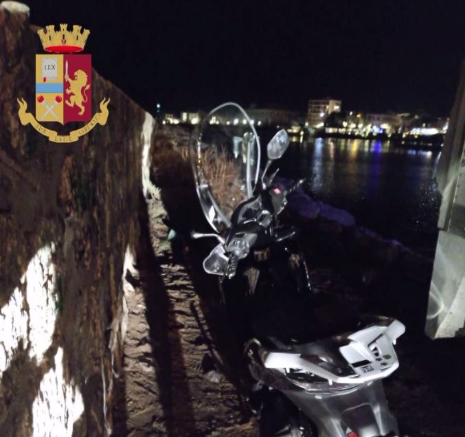 Pirata della strada irrompe con lo scooter durante processione a Siracusa, denunciato