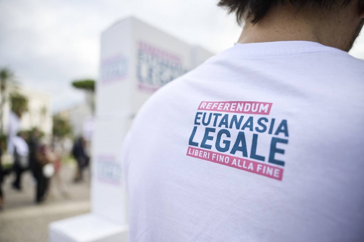 Fine Vita, 55enne può accedere al suicidio assistito ma è paralizzata: “Aiutatemi a morire”