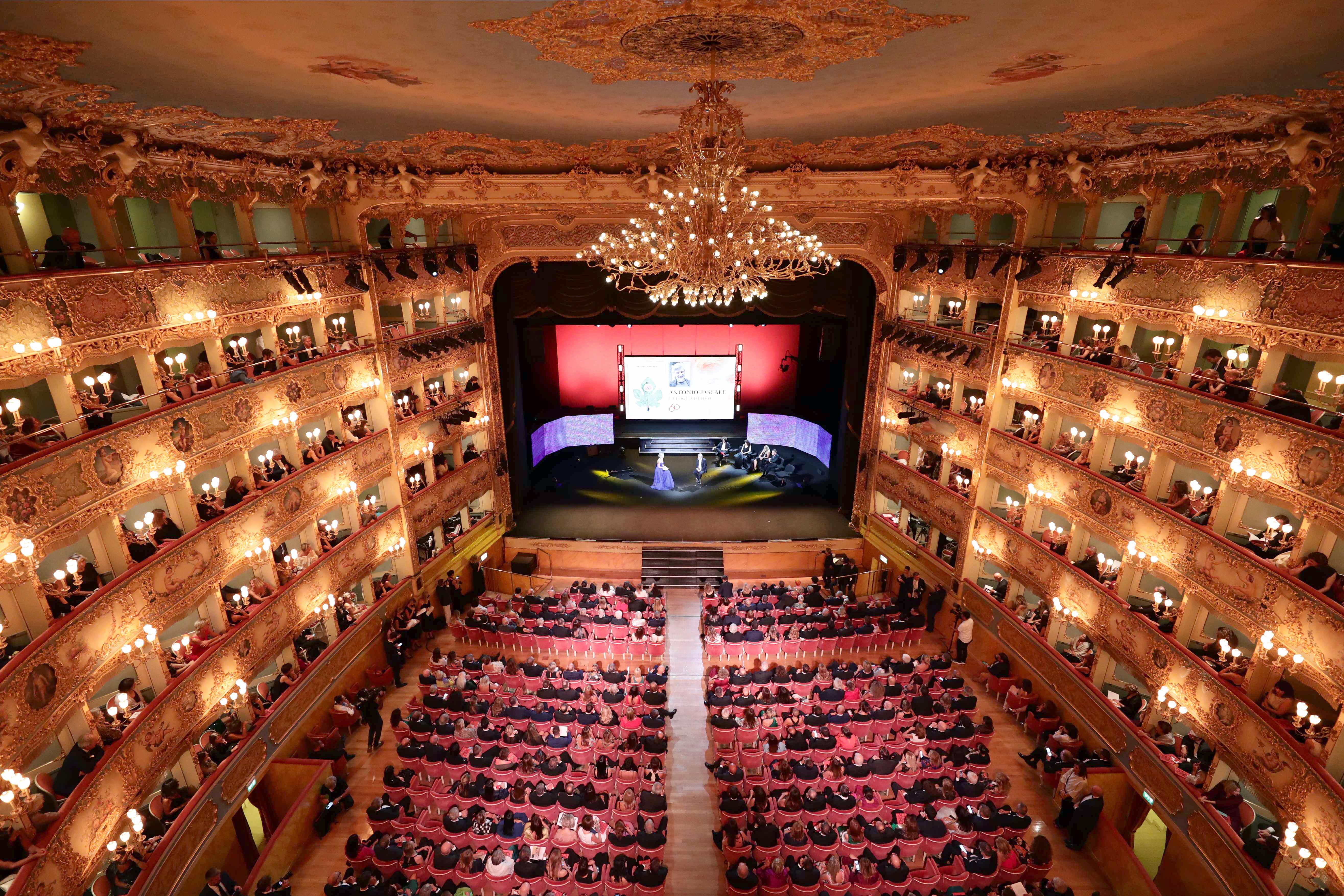 Momenti di tensione a Venezia, Teatro La Fenice evacuato per falso allarme