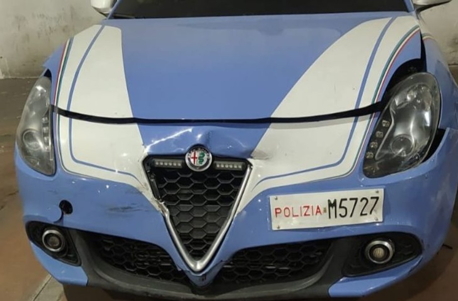 Porta via auto e borsa all’ex fidanzata, poi sperona la Volante: un fermo a Caltanissetta