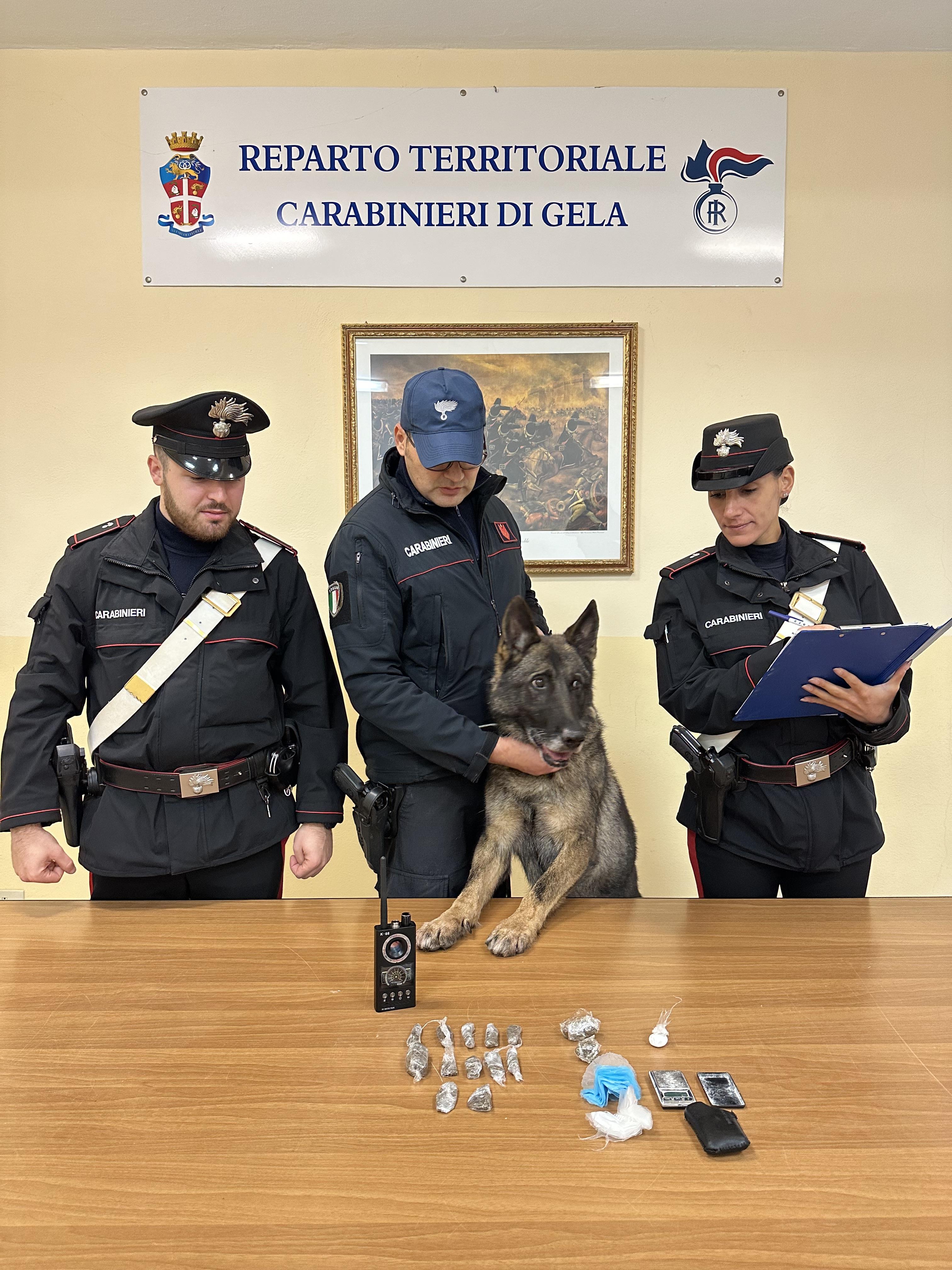 Nasconde cocaina nello stipite di una porta: arrestato 22enne di Gela