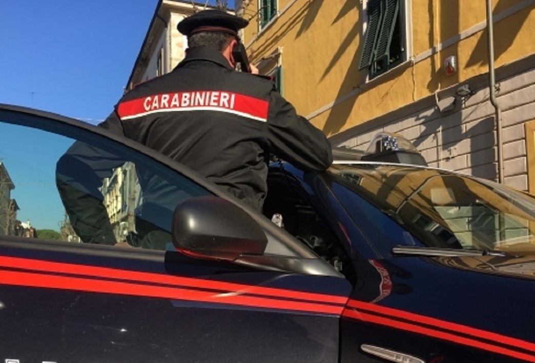 “Ti brucio l’auto”, minacce alla figlia: padre violento allontanato da casa nel Ragusano