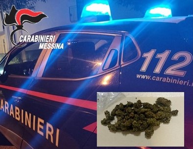 Esce da casa con la droga nel giubbotto, in manette pusher a Messina