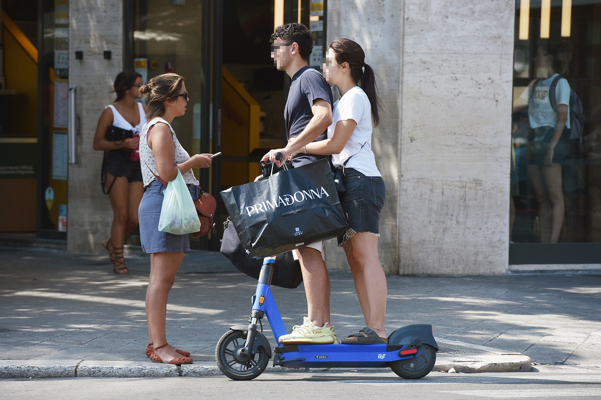 Vittoria, due bambini investiti da monopattini: la denuncia di Di Priolo