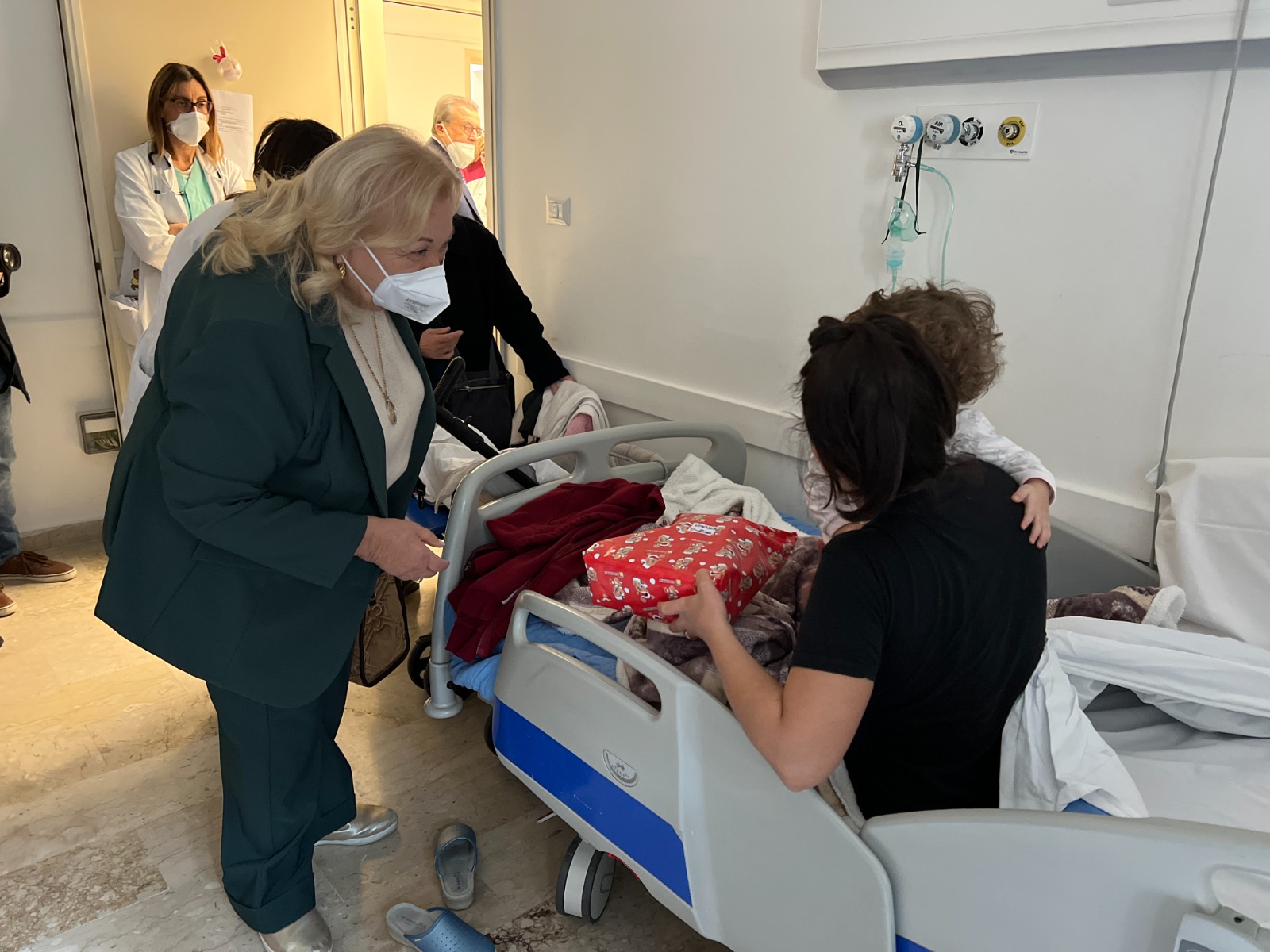 Palermo, la Presidenza della Regione porta doni di Natale ai pazienti dell’Ospedale dei Bambini