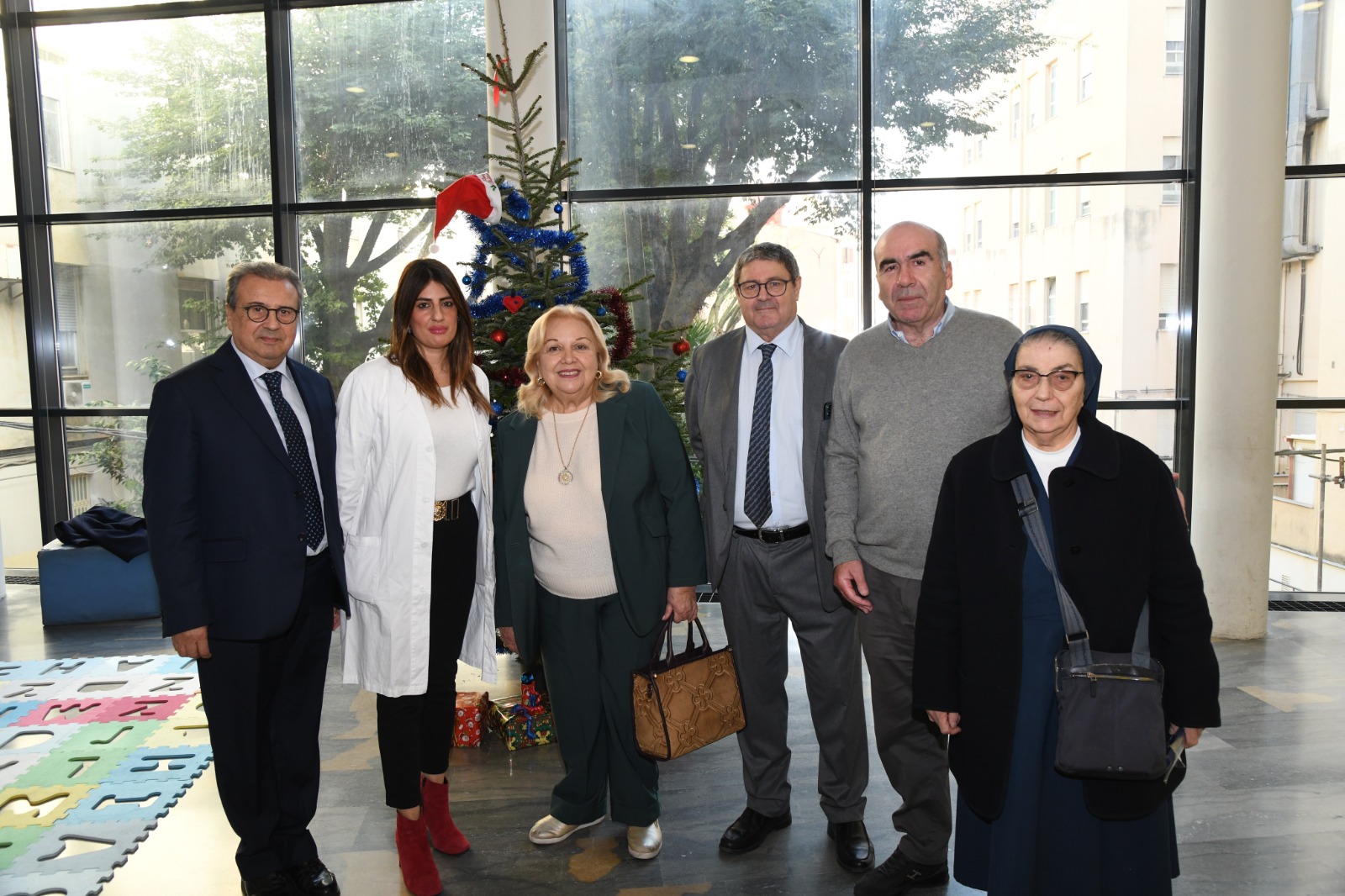 Palermo, la Presidenza della Regione porta doni di Natale ai pazienti dell’Ospedale dei Bambini