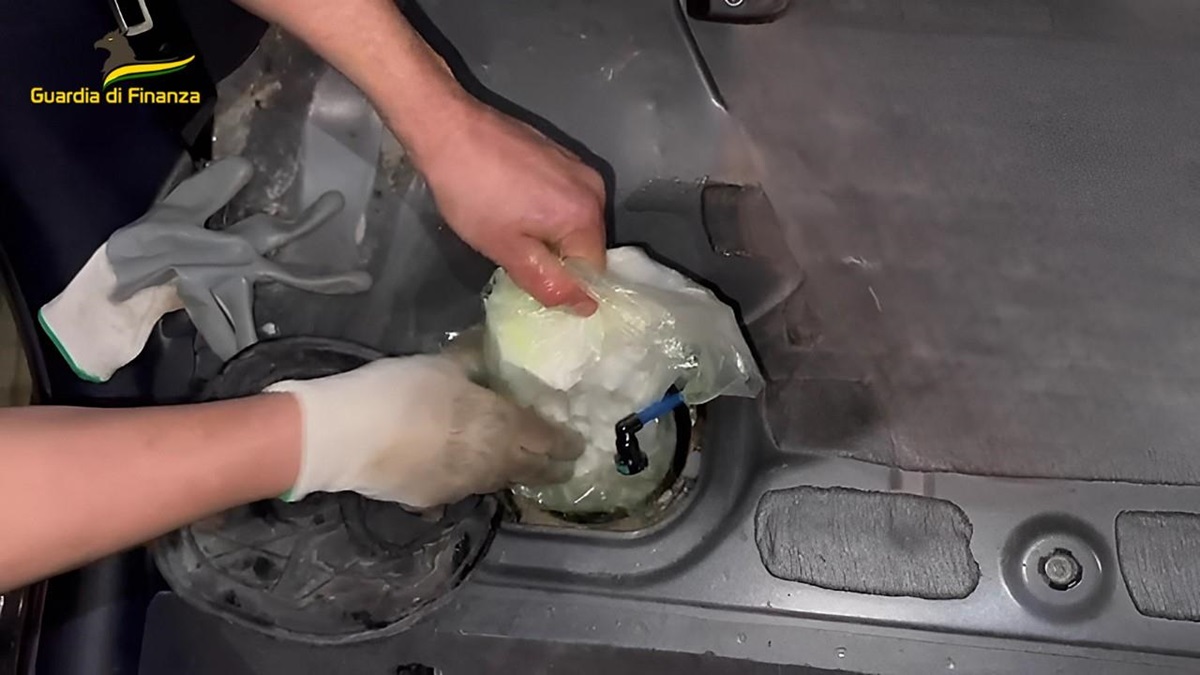 VIDEO e FOTO | Palermo, arrestato corriere della droga: ritrovati 11 kg di cocaina