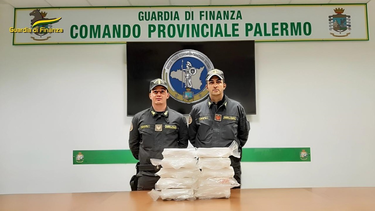 VIDEO e FOTO | Palermo, arrestato corriere della droga: ritrovati 11 kg di cocaina