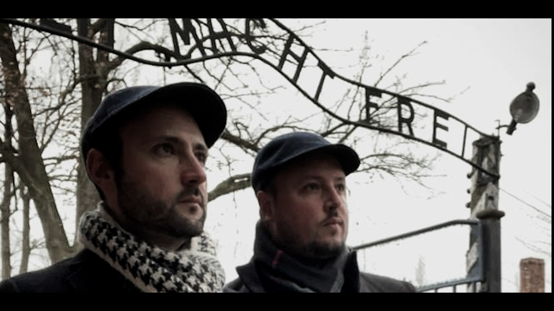 VIDEO |”Fuori Campo”, i Bellamorèa ad Auschwitz per un brano che racconta l’Olocausto