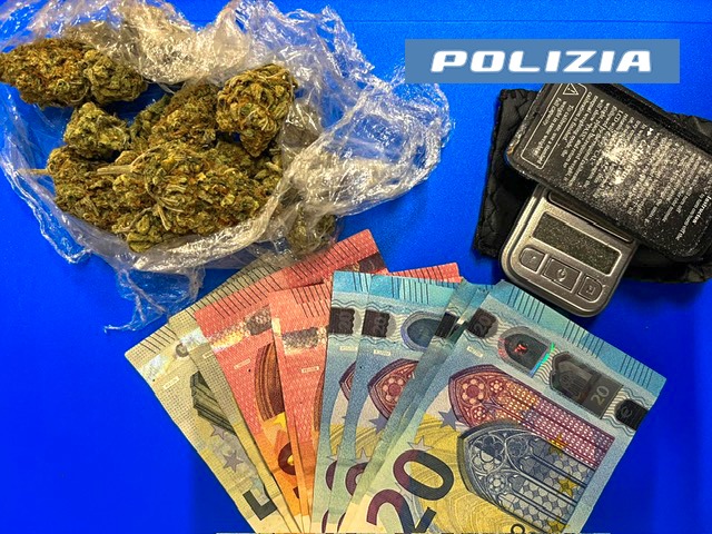 Catania, denunciato giovane pusher: deteneva sostanza stupefacente a fini di spaccio