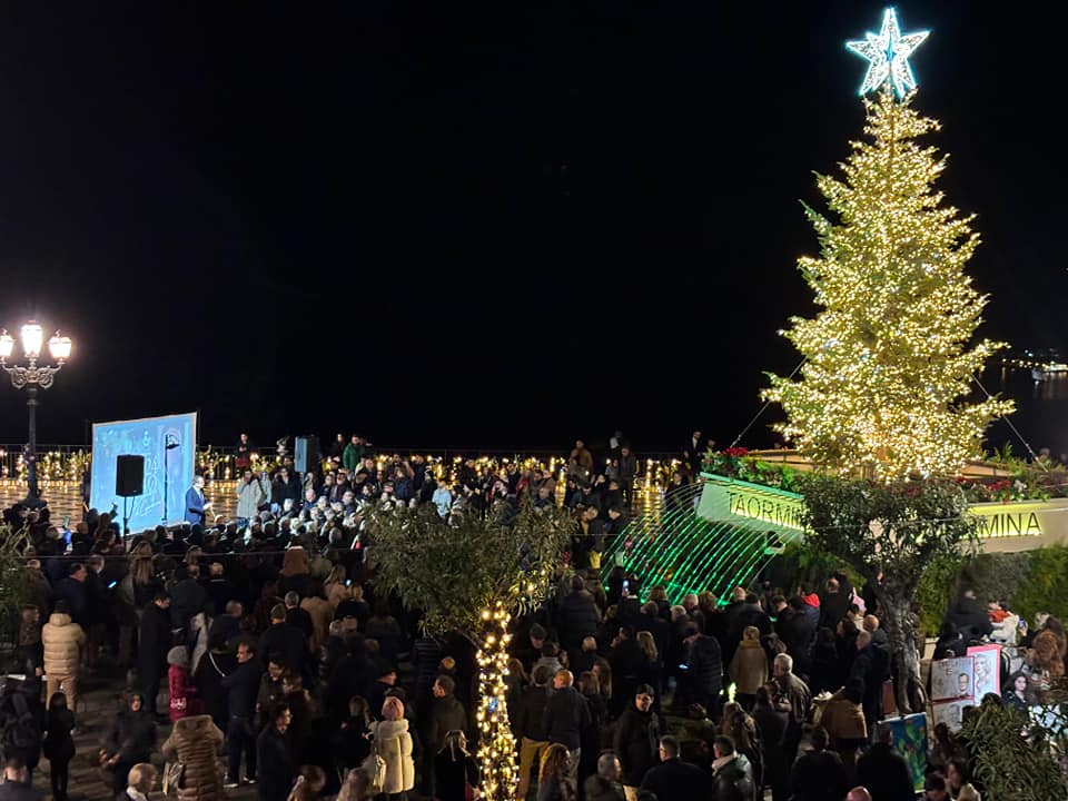 A Taormina più negozi aperti e taxi anche di notte