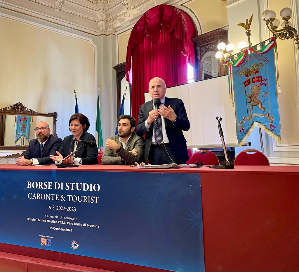 Caronte & Tourist premia le eccellenze: borse di studio ai centisti del “Caio Duilio”