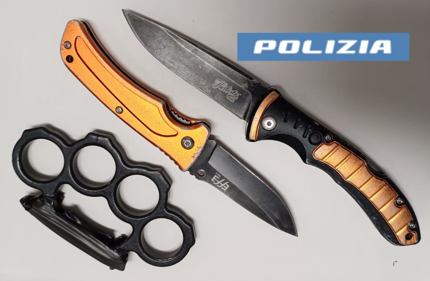 Aeroporto di Catania, nel bagaglio coltelli a serramanico e tirapugni: denunciato 40enne