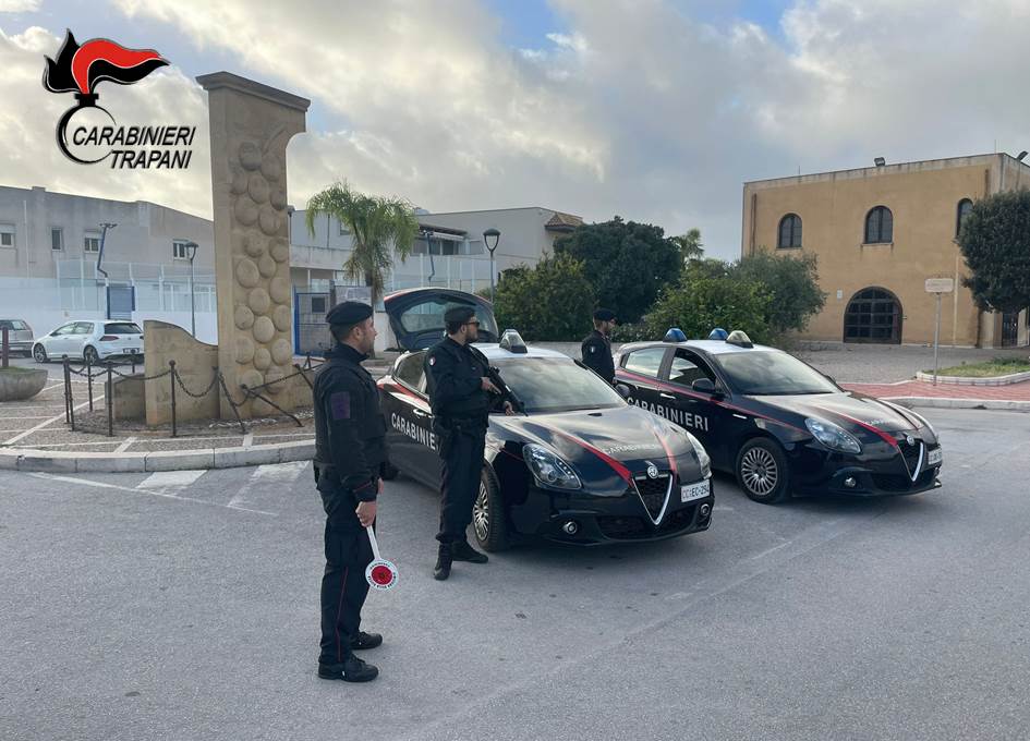 Minacce ed estorsione contro la sorella, un arresto nel Trapanese