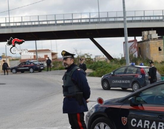 Viola divieto di avvicinamento ai genitori, arrestato figlio violento nel Siracusano