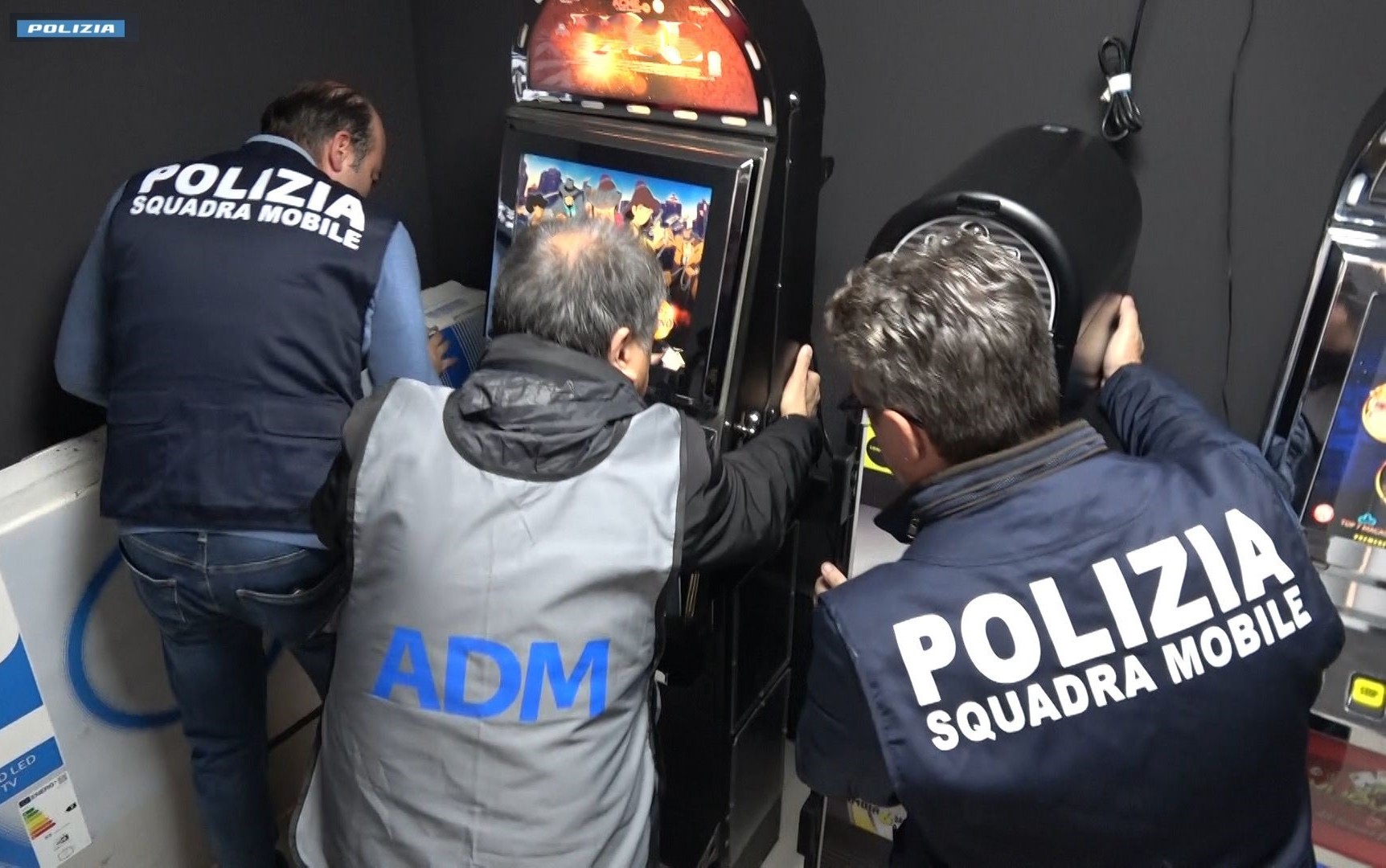 VIDEO | Caltanissetta, servizi ad alto impatto: eseguiti controlli a sale giochi e scommesse VIDEO | Caltanissetta, servizi ad alto impatto: eseguiti controlli a sale giochi e scommesse