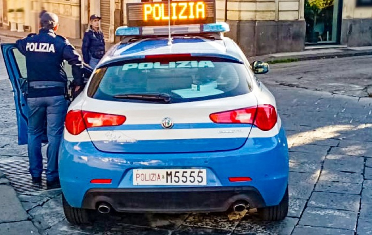 Sul motorino con due coltelli e una pistola, scattano denunce in viale Mario Rapisardi