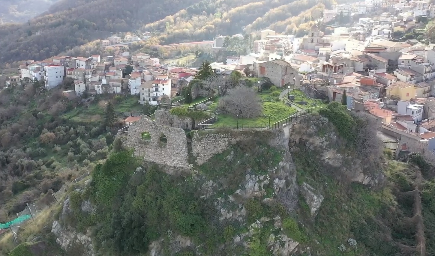 Frane, lavori conclusi sulla rupe del castello di Galati Mamertino nel Messinese