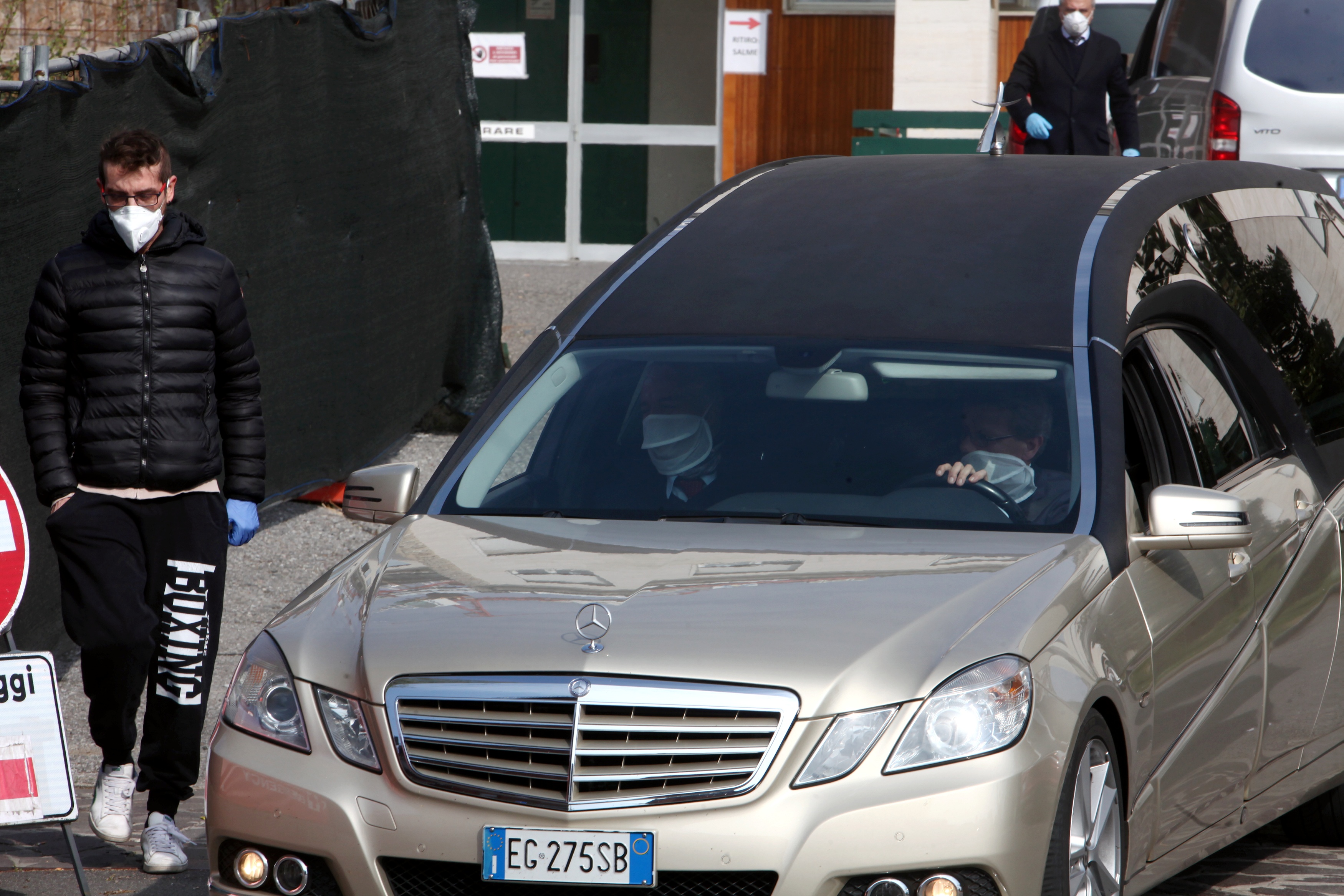 Disperso nella bufera col carro funebre: voleva visitare i parenti prima del funerale