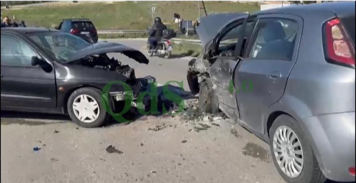 VIDEO | Scontro tra due auto, traffico in tilt nell’Agrigentino: tre feriti, uno è grave