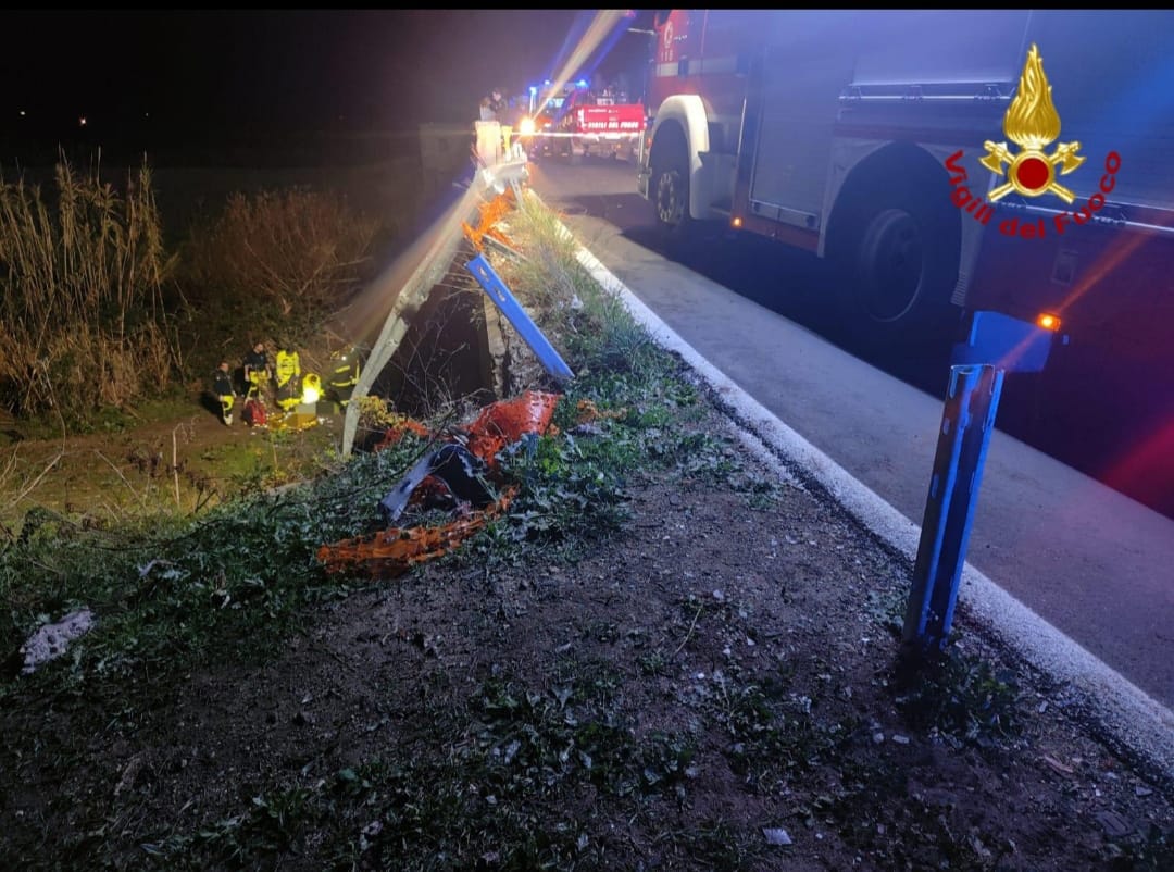 Tragedia in Sicilia, auto giù dal ponte San Leonardo: un morto e due feriti