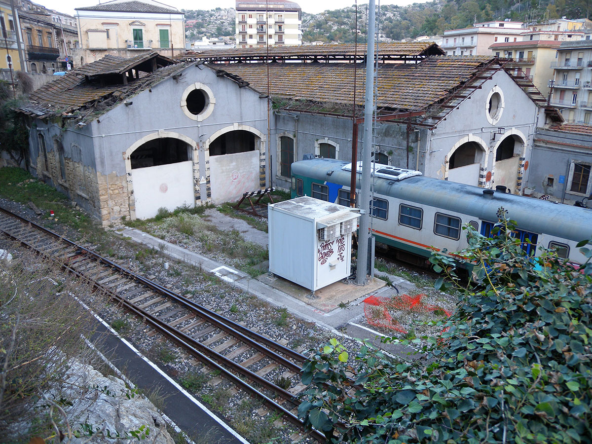 Modica, ex deposito locomotive presto in sicurezza