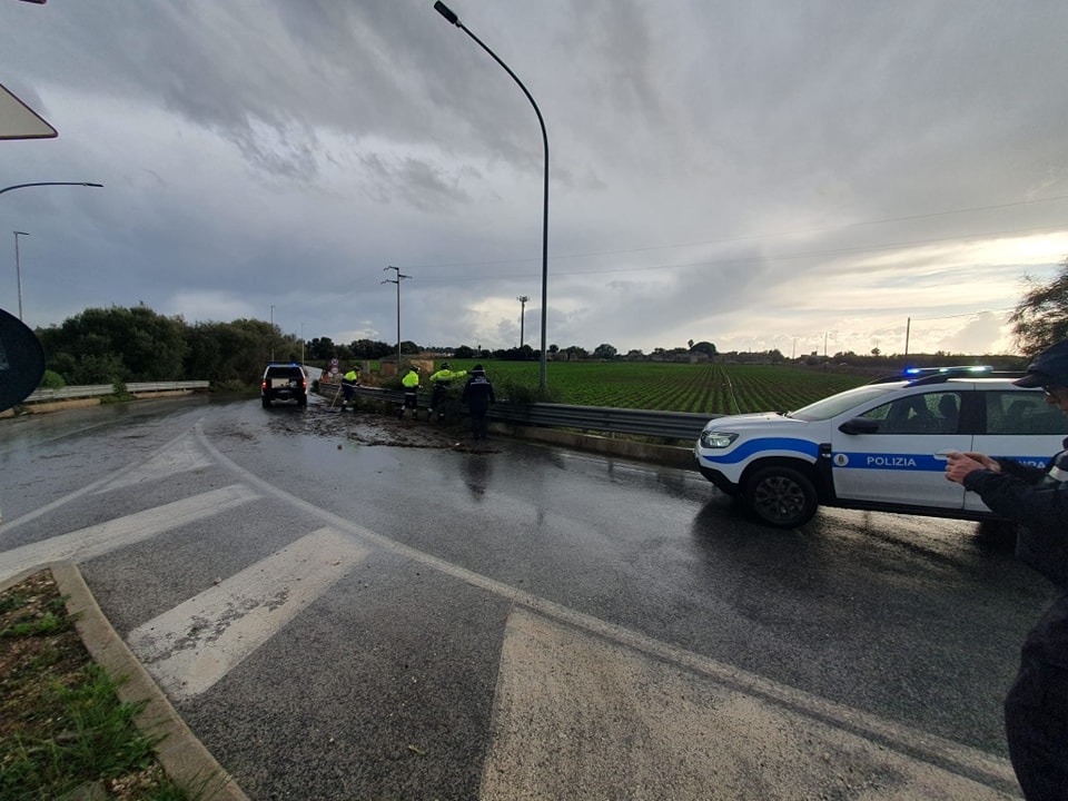 Pioggia, trombe d’aria e forte vento: la Sicilia sferzata dal maltempo Pioggia, trombe d’aria e forte vento: la Sicilia sferzata dal maltempo