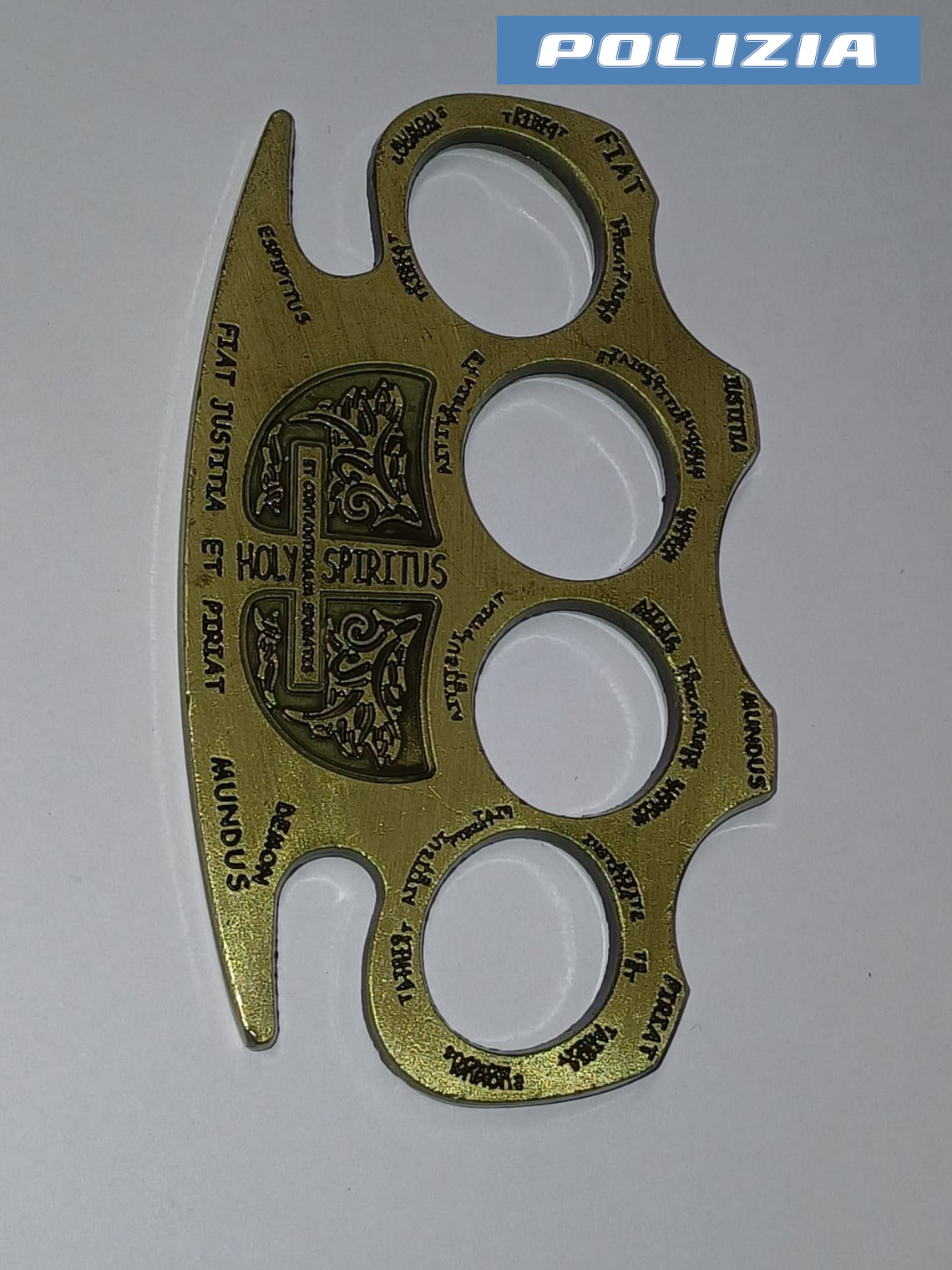 Aeroporto di Catania, nasconde tirapugni nel bagaglio: denunciato 46enne Aeroporto di Catania, nasconde tirapugni nel bagaglio: denunciato 46enne