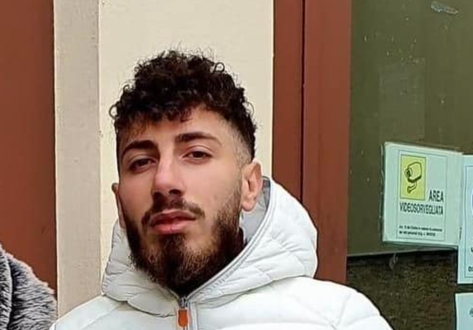 Schianto mortale nella notte nel Catanese: la vittima è il 22enne Placido Santi