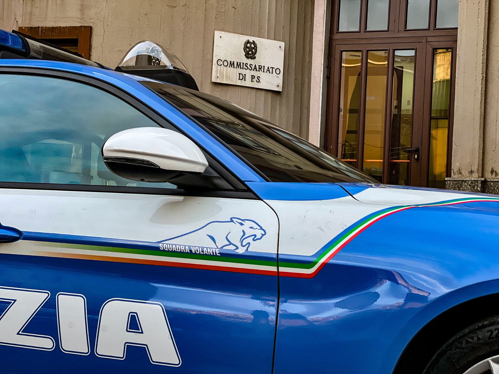In auto con pugnale e droga, 25enne denunciato nel Catanese
