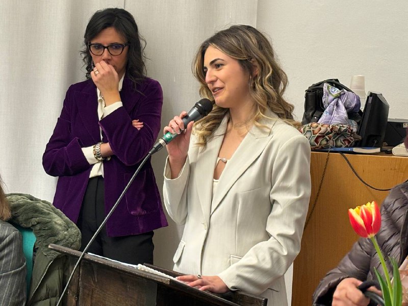 “Quando la luna cade nel pozzo – I nostri primi 20 anni”: la forza delle donne contro la malattia “Quando la luna cade nel pozzo – I nostri primi 20 anni”: la forza delle donne contro la malattia