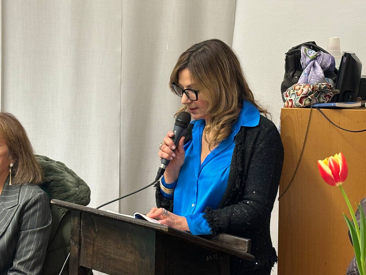 “Quando la luna cade nel pozzo – I nostri primi 20 anni”: la forza delle donne contro la malattia “Quando la luna cade nel pozzo – I nostri primi 20 anni”: la forza delle donne contro la malattia