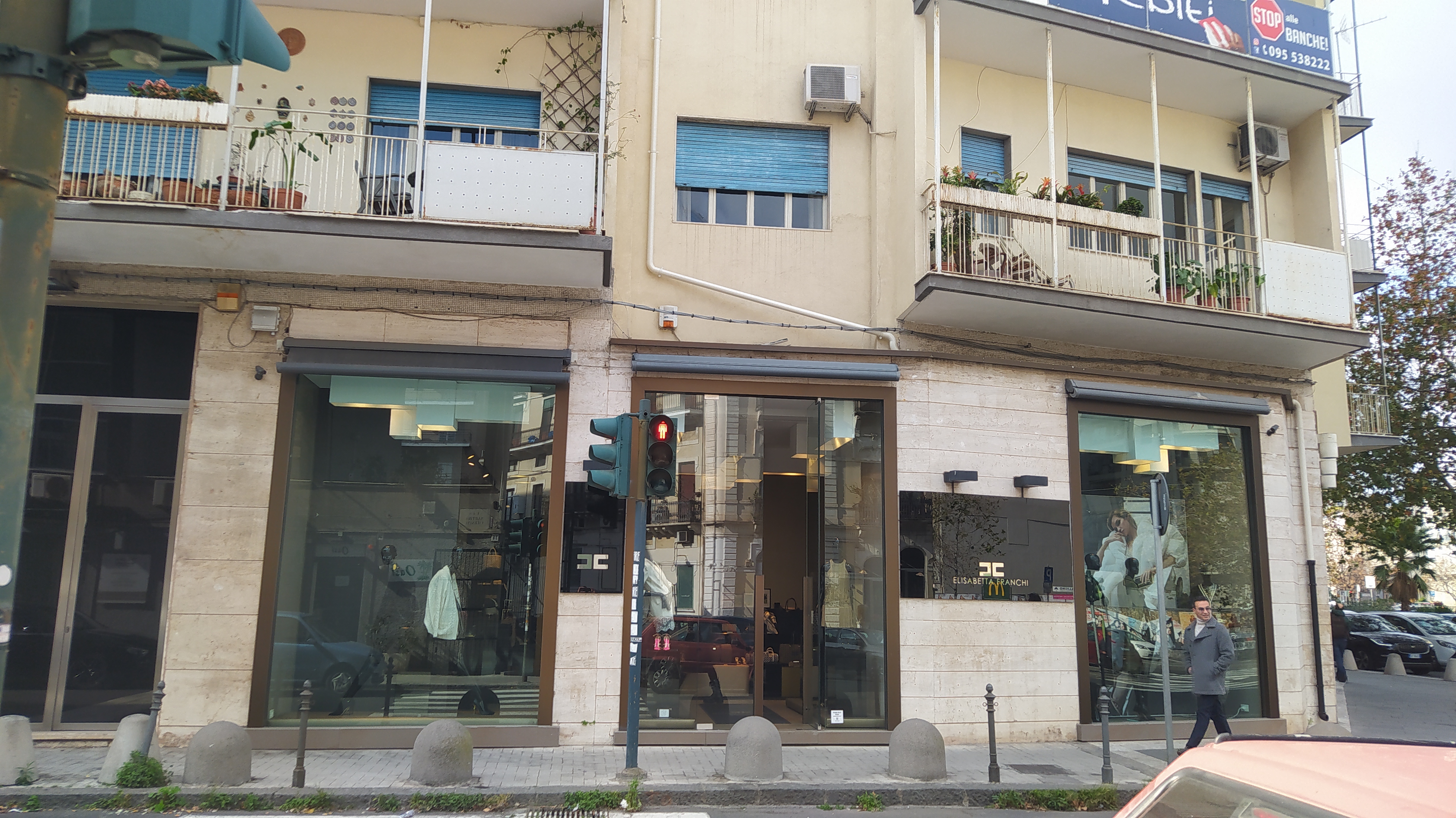 Rapina al negozio Elisabetta Franchi a Catania: proseguono le indagini