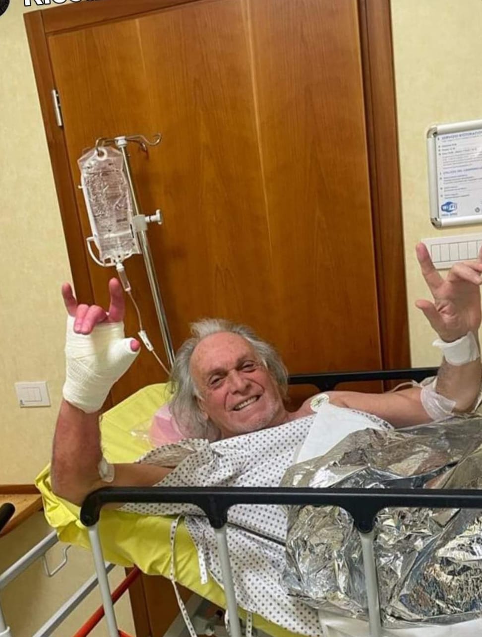 Riccardo Fogli rassicura i fan: “Mi sono operato, intervento riuscito” e posta foto su Facebook