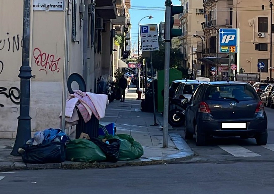 VIDEO | Palermo, l’inciviltà di pochi crea grandi disagi: la segnalazione da via principe di Villafranca
