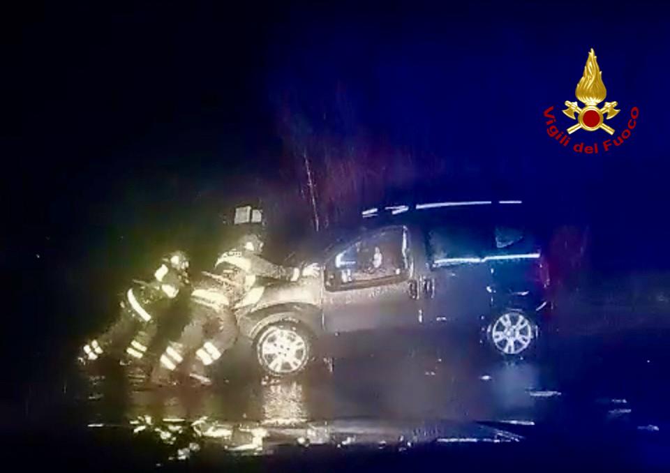 FOTO | Maltempo nel Catanese, cittadini in panne: gli interventi dei Vigili del fuoco