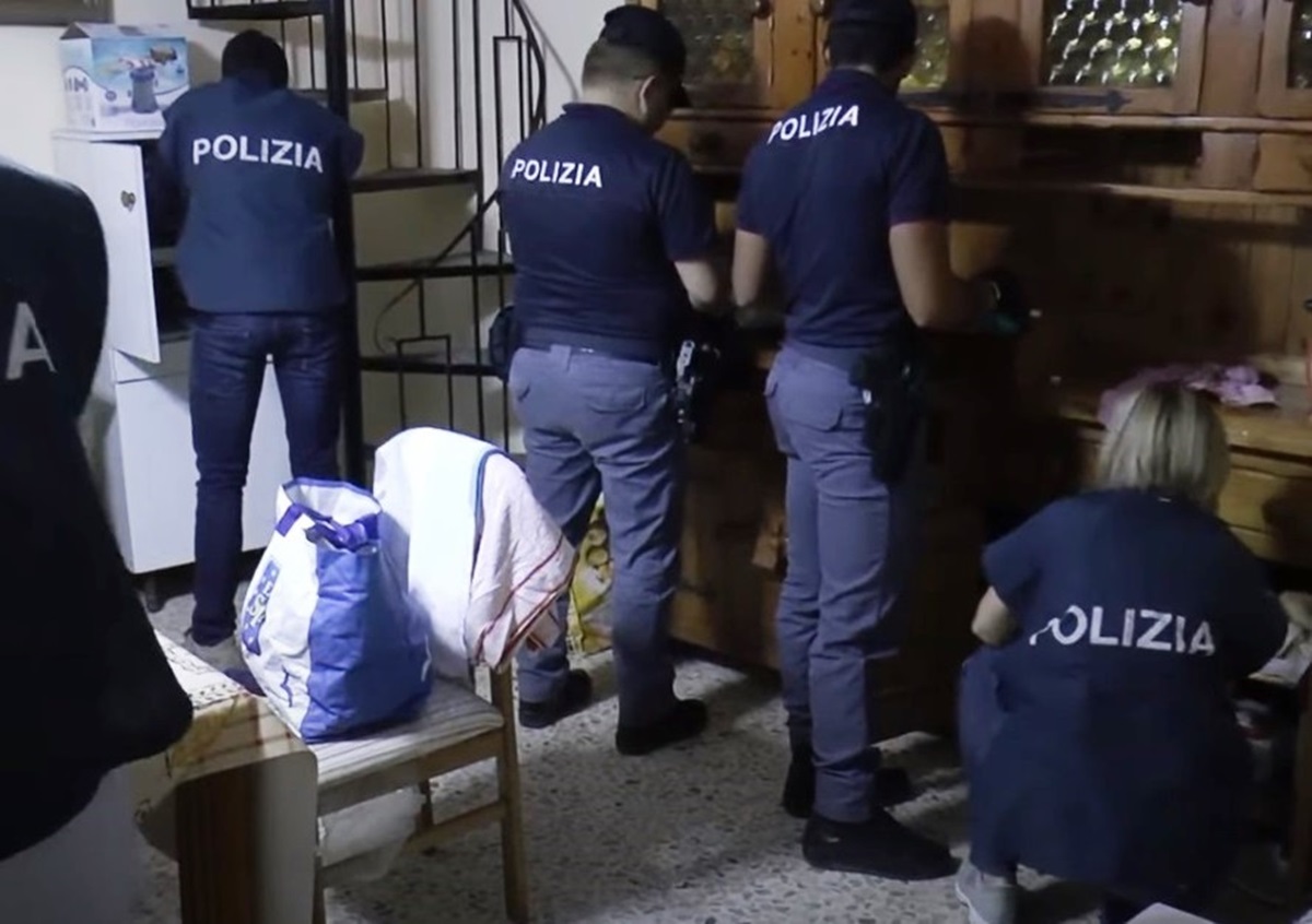 Un chilo di cocaina, armi e munizioni: arrestato pregiudicato a Gela