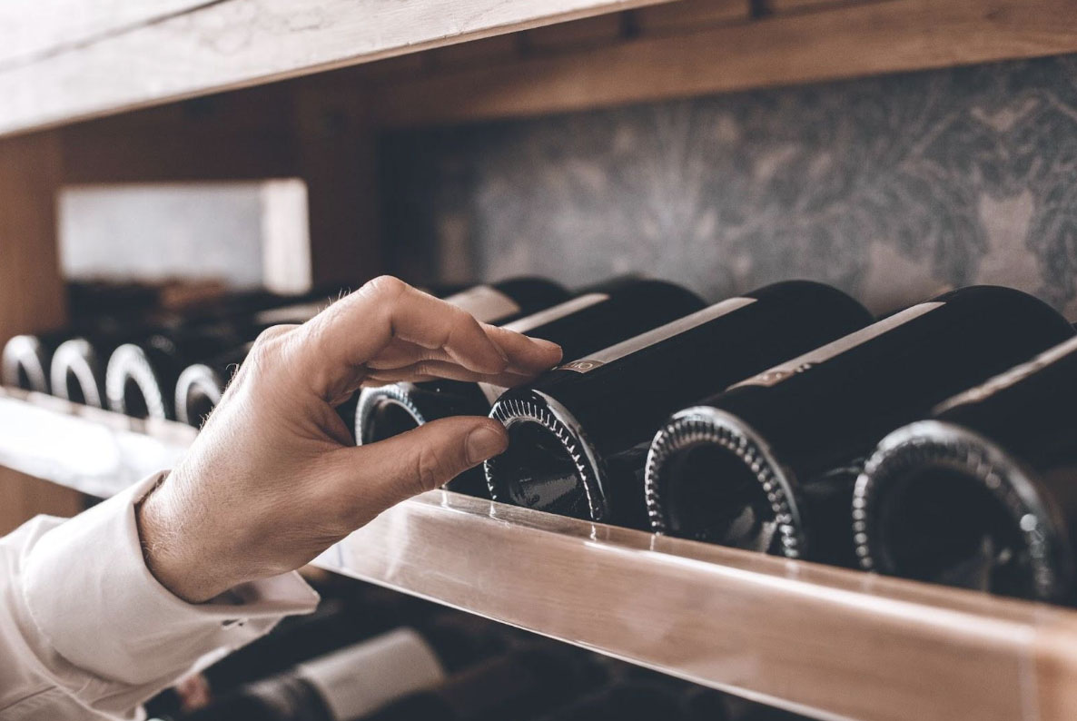 Armadietti per vini e liquori: l’essenza del gusto e dell’eleganza
