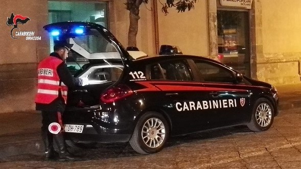 Evade dai domicliari e viene sorpreso con cocaina e hashish: arrestato 41enne a Siracusa