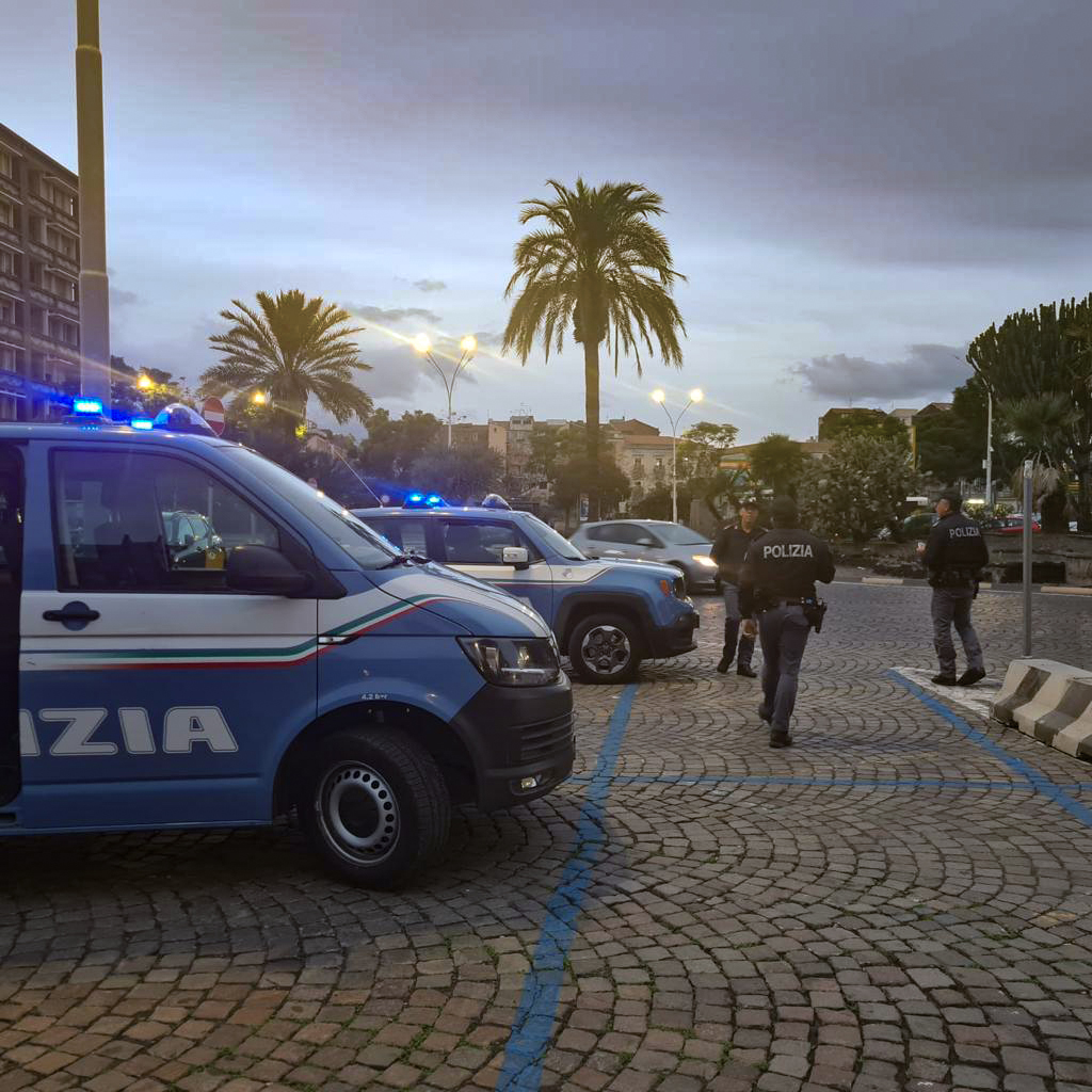 Catania, fermato con arnesi per scasso e coltello: denunciato 37enne