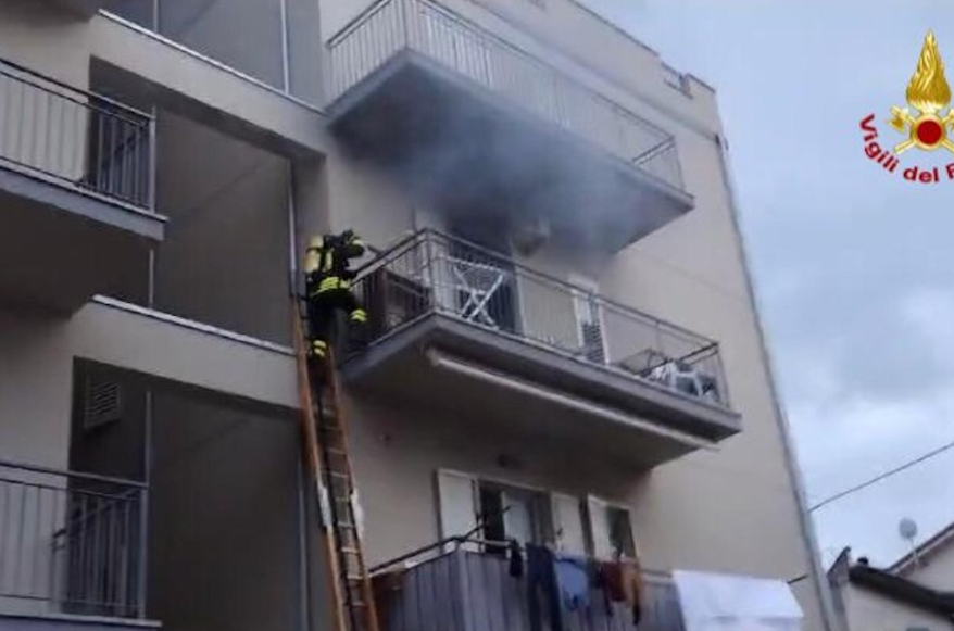 Paura nel Messinese: stufa esplode in un appartamento, palazzina evacuata