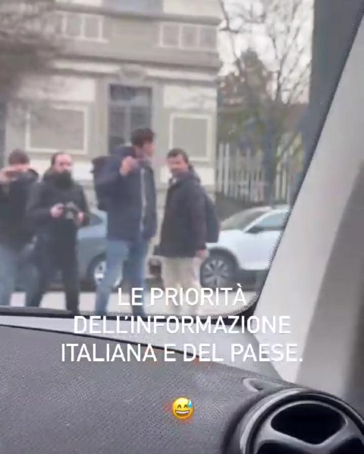 VIDEO | Caso pandoro, Fedez attacca i giornalisti: “Fuori casa di Messina Denaro c’era meno gente”