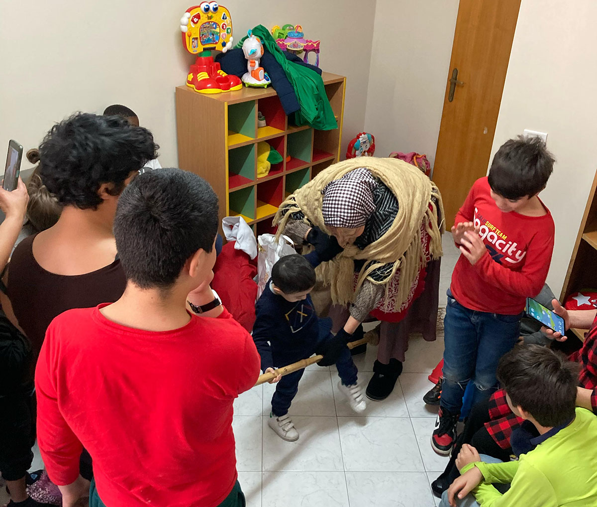 Befana solidale, dalle “Zagare” alle case-famiglia per il “regalo più grande”